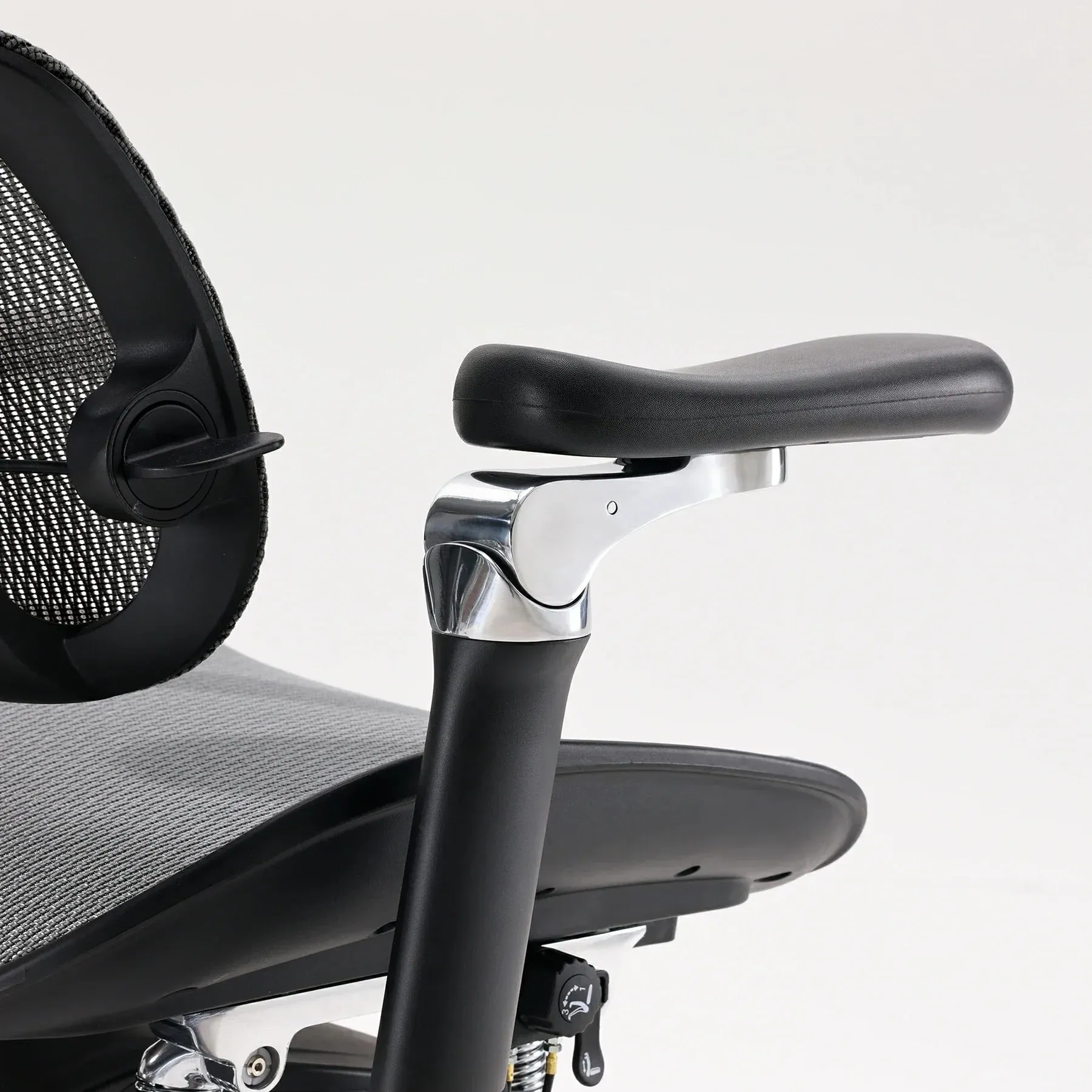 Accoudoir 6D de la Doro S300 noire